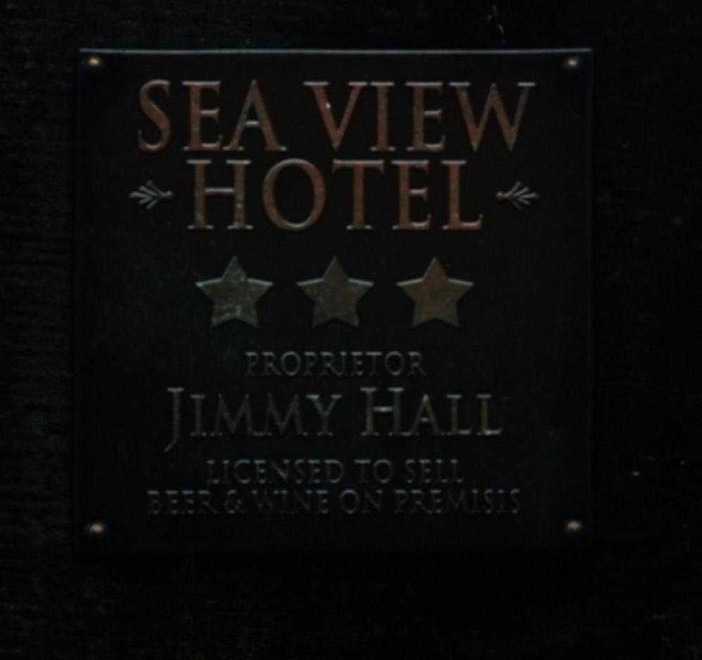 Скриншот из трейлера игры с надписью "Sea View Hotel / Proprietor Jimmy Hall / Licensed to sell beer & wine on premise"